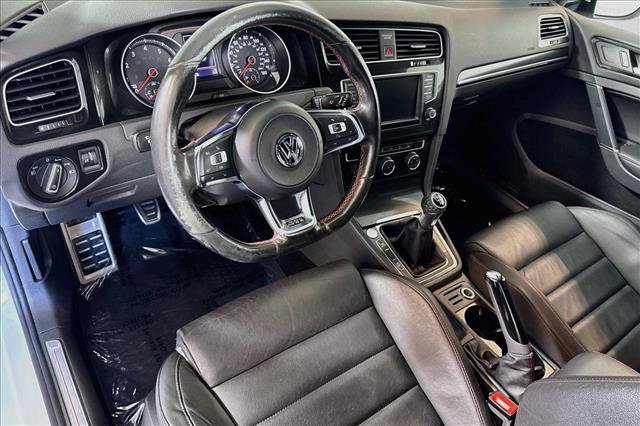 Used 2017 Volkswagen Golf 4-Door FWD image 9