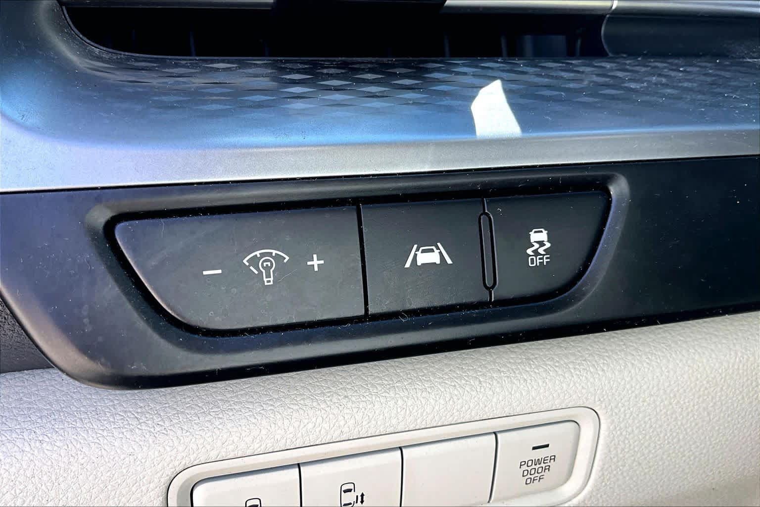 Used 2024 Kia Carnival LX FWD image 30