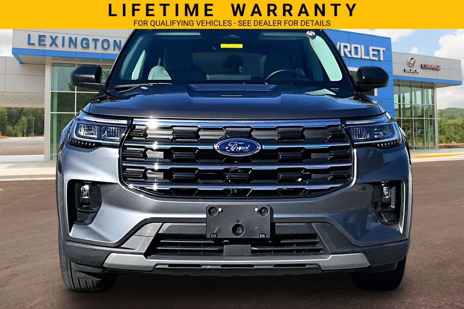 Used 2025 Ford Explorer Active w/ Active Comfort Package AWD/4WD image 3