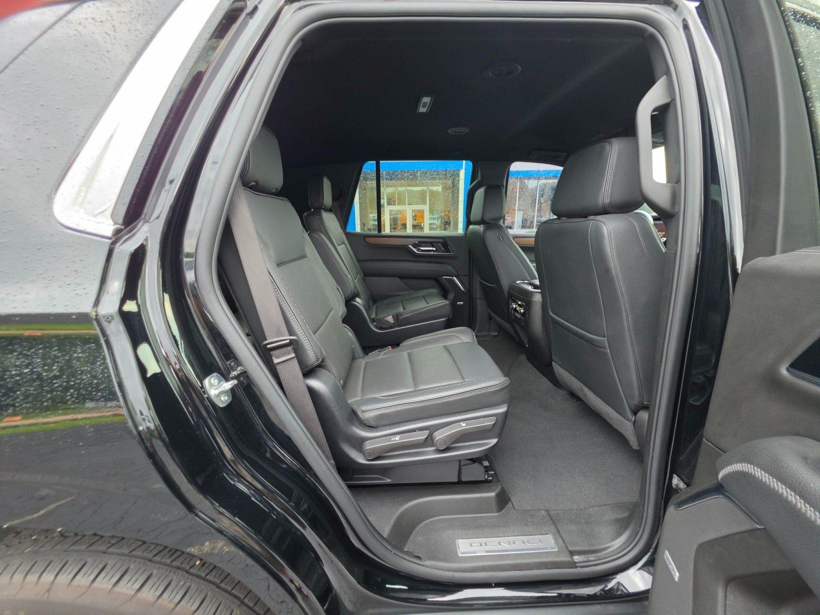 Used 2025 GMC Yukon Denali AWD/4WD image 18