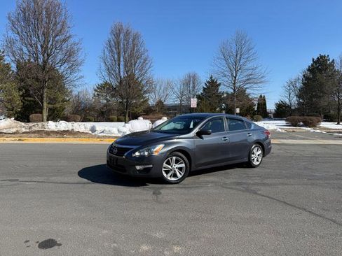 Used 2013 Nissan Altima 2.5 SV image 1