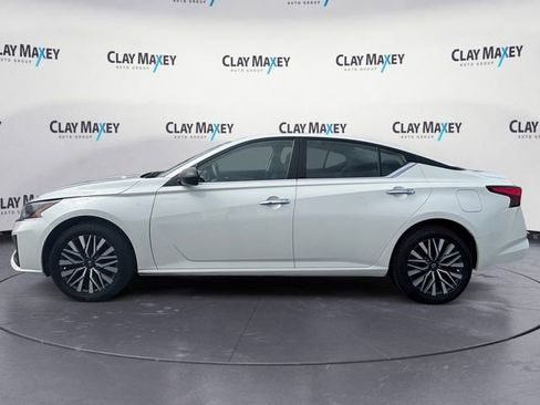 Used 2024 Nissan Altima 2.5 SV AWD/4WD image 2