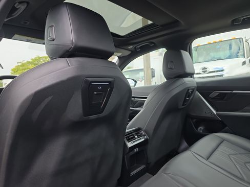 Used 2025 BMW 530i w/ Premium Package image 17