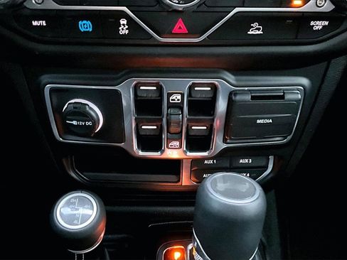 Used 2023 Jeep Wrangler Unlimited Sahara w/ Cold Weather Group image 16