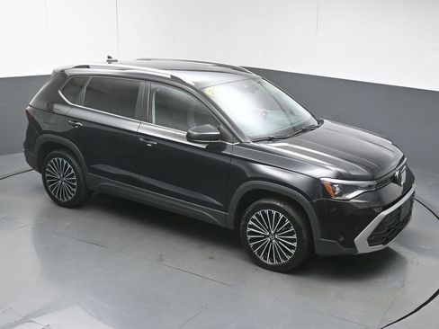 Used 2025 Volkswagen Taos SE FWD image 39