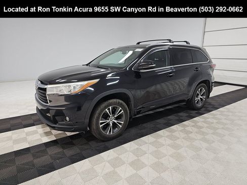 Used 2016 Toyota Highlander XLE image 3