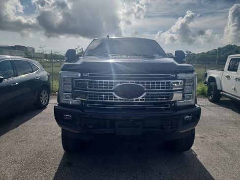 Used 2019 Ford F250 Platinum w/ Platinum Ultimate Package AWD/4WD image 3