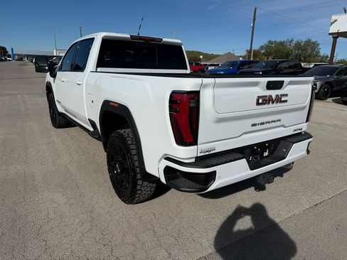 Used 2024 GMC Sierra 2500 AT4 w/ AT4 Premium Plus Package image 4