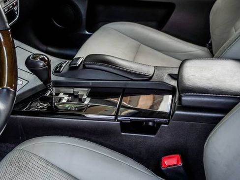 Used 2013 Lexus ES 350 w/ Luxury Pkg FWD image 19