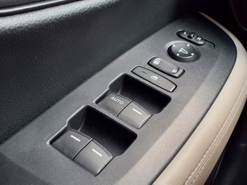Certified 2025 Honda HR-V LX image 10