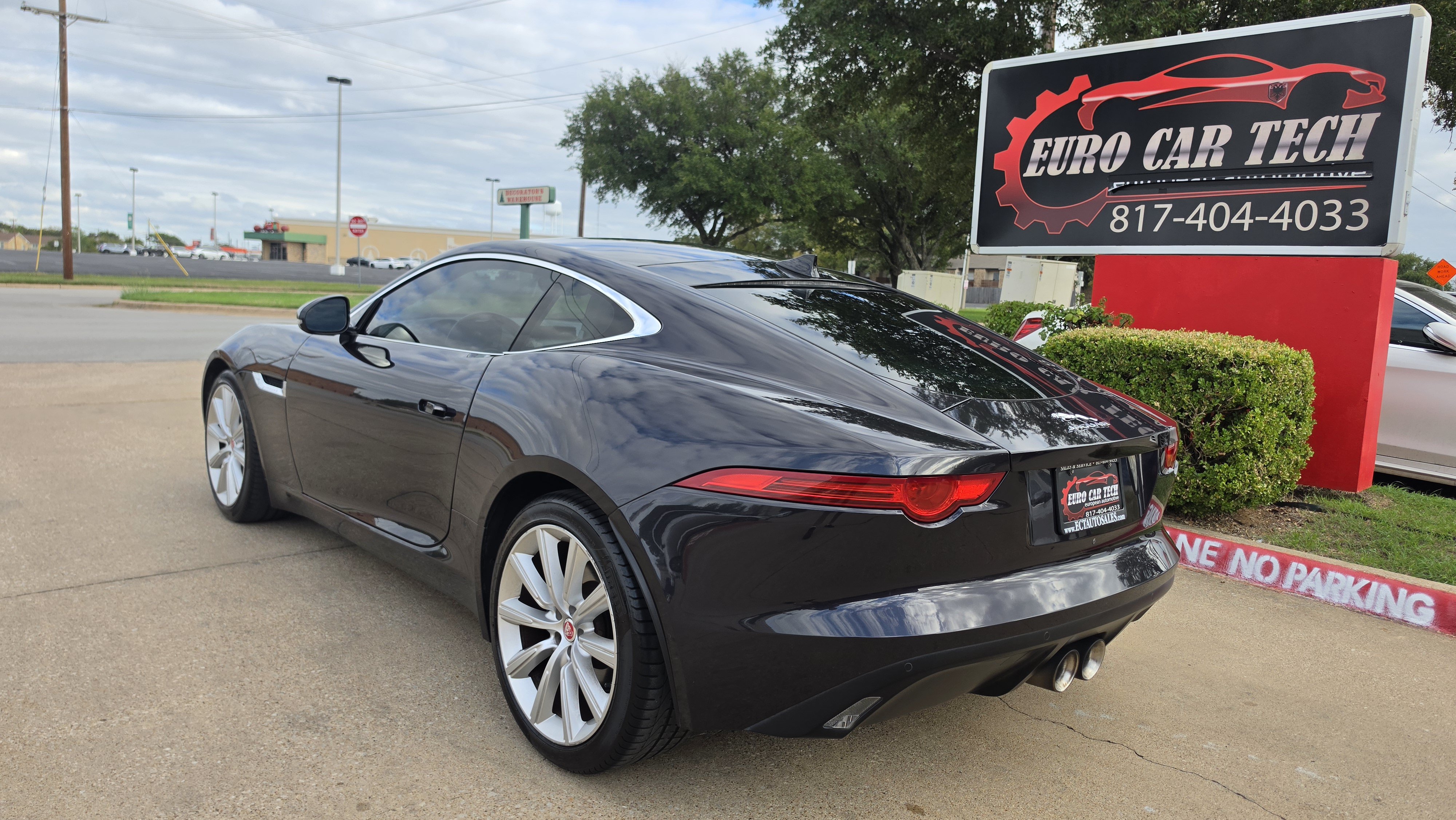 Used 2016 Jaguar F-TYPE Coupe RWD image 3