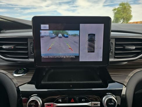 Used 2021 Ford Explorer Limited w/ Equipment Group 301A RWD image 21