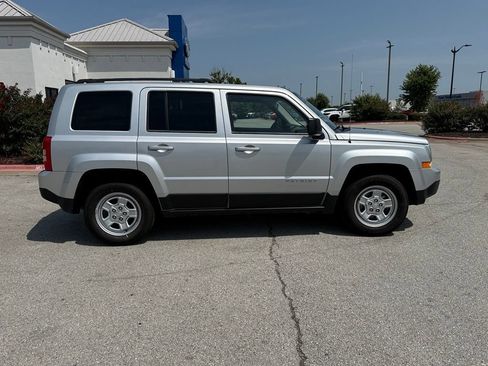 Used 2014 Jeep Patriot Sport w/ Power Value Group FWD image 8