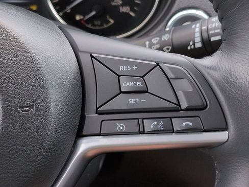 Used 2017 Nissan Rogue SV FWD image 26