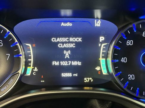 Used 2024 Chrysler Pacifica Touring-L image 77