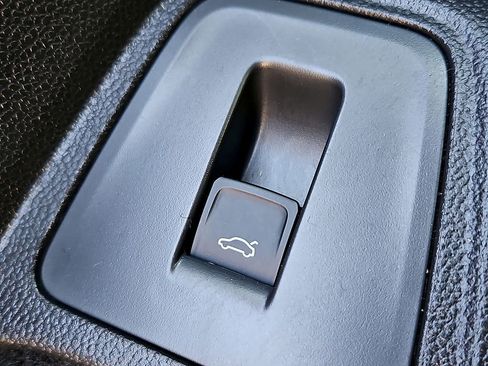 Certified 2022 Volkswagen Tiguan SE image 26