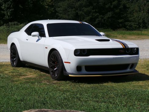 Used 2022 Dodge Challenger R/T Scat Pack RWD image 2