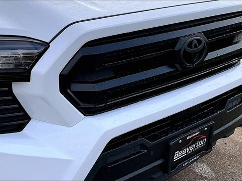 Used 2025 Toyota Tacoma SR image 33