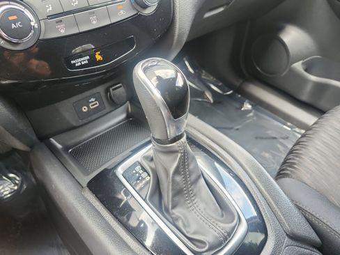 Used 2019 Nissan Rogue S w/ Special Edition Package FWD image 20