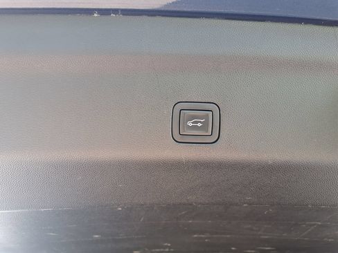 Used 2024 Chevrolet Tahoe LT RWD image 14