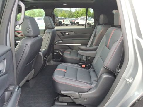 Certified 2024 Chevrolet Traverse RS FWD image 18