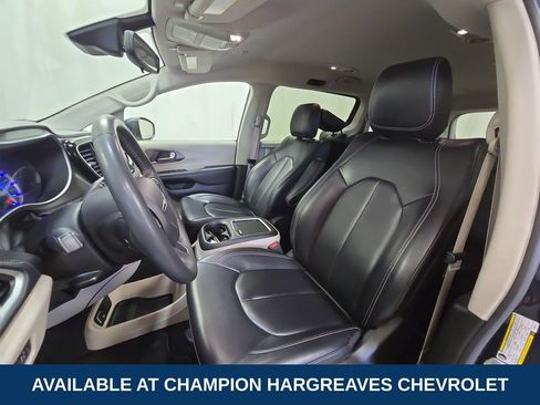 Used 2023 Chrysler Pacifica Touring-L FWD image 26