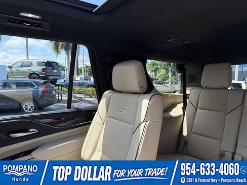 Used 2024 Cadillac Escalade Premium Luxury AWD/4WD image 15