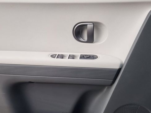 Certified 2025 Hyundai Ioniq 5 SEL image 23