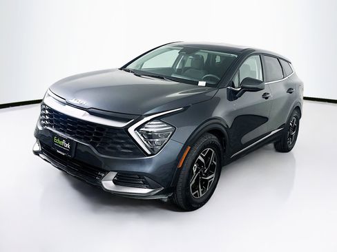 Used 2025 Kia Sportage LX image 3