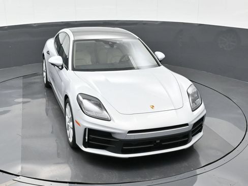 Certified 2025 Porsche Panamera RWD image 32