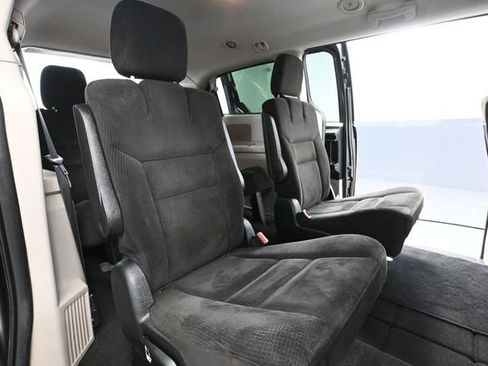 Used 2016 Dodge Grand Caravan SXT FWD image 38