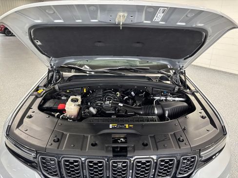 Used 2025 Jeep Grand Cherokee Summit AWD/4WD image 54