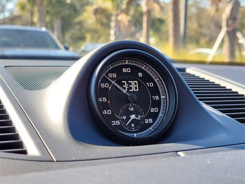 Certified 2025 Porsche Macan Turbo image 29