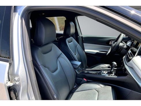 Certified 2025 Jeep Compass Limited AWD/4WD image 10