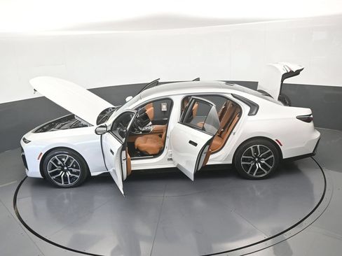 Used 2025 BMW 740i xDrive AWD/4WD image 78