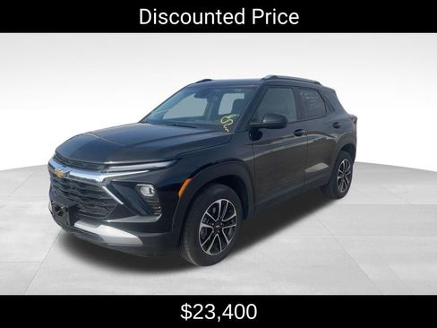 Used 2025 Chevrolet TrailBlazer LT w/ Driver Confidence Package image 3