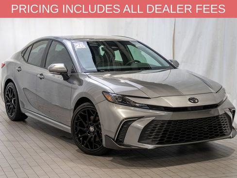 Used 2026 Toyota Camry SE w/ Convenience Package FWD image 1