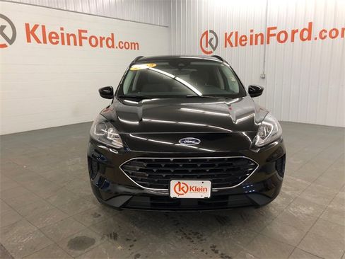 Used 2022 Ford Escape SE w/ SE Sport Appearance Package image 2