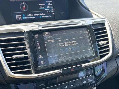 Used 2017 Honda Accord Touring image 31