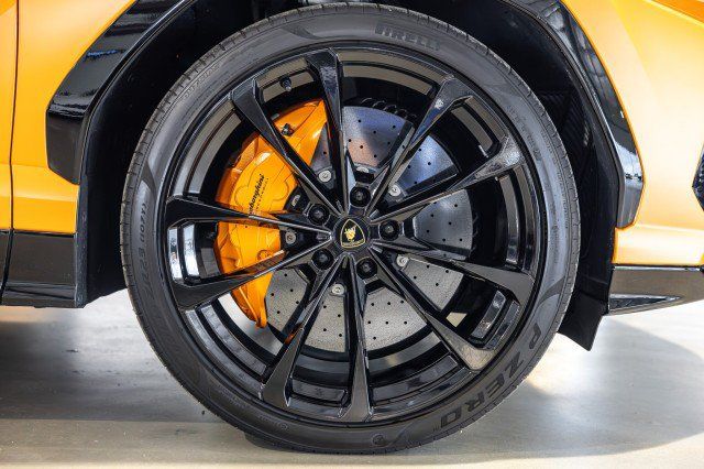 Used 2022 Lamborghini Urus AWD/4WD image 30