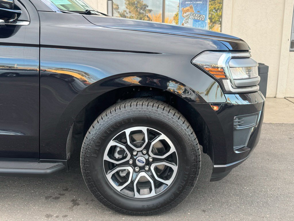 Used 2024 Ford Expedition XLT RWD image 2