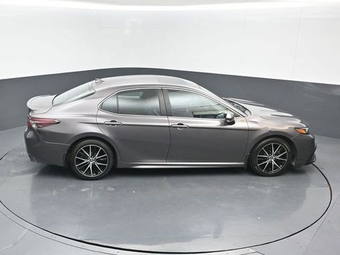 Used 2022 Toyota Camry SE image 16