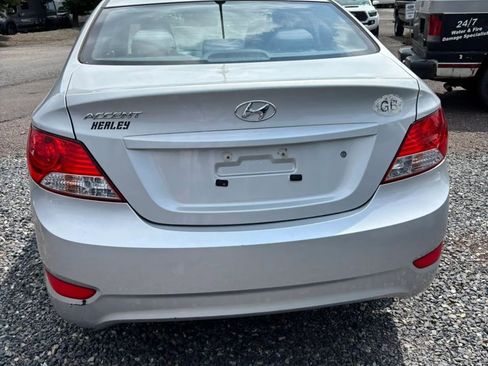 Used 2012 Hyundai Accent GLS FWD image 7