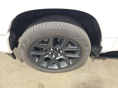 Used 2024 RAM 1500 Laramie AWD/4WD image 11