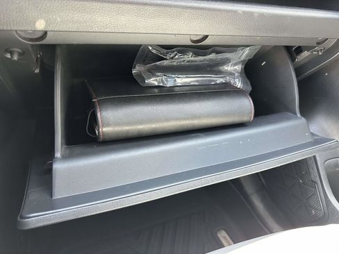 Used 2019 Toyota RAV4 LE AWD/4WD image 26