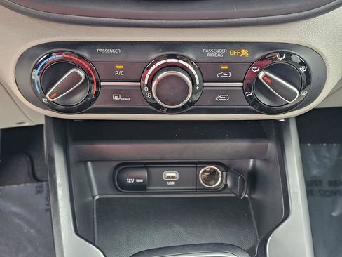 Used 2025 Kia Soul LX image 27