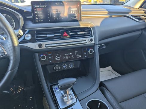 Used 2025 Genesis G70 2.5T image 24