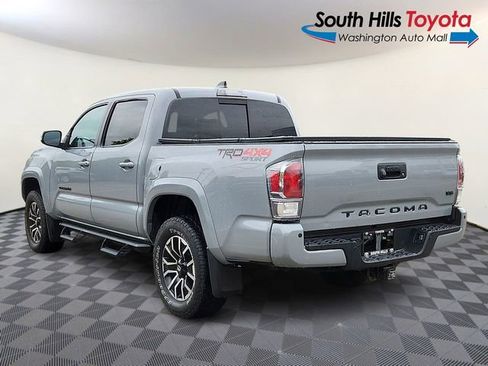 Used 2020 Toyota Tacoma TRD Sport w/ TRD Premium Sport Package AWD/4WD image 4