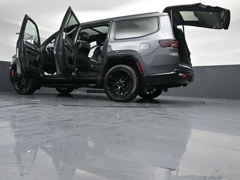 Used 2023 Jeep Wagoneer Series II AWD/4WD image 58