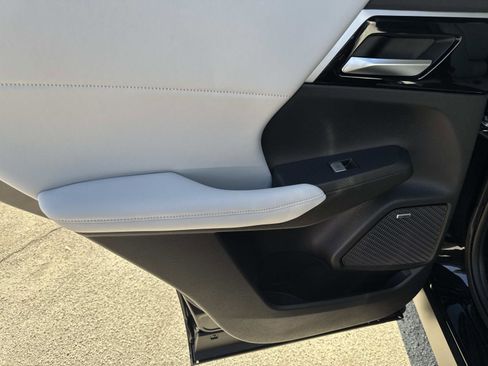 New 2025 Mitsubishi Outlander SE image 11
